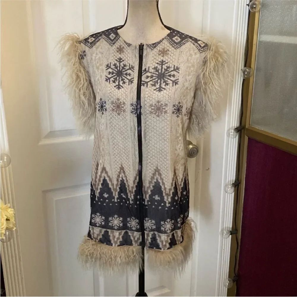 Yigal Azrouel Snowflake Patterned Vest with  real Fur Trim, S